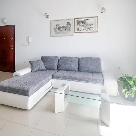 Frida Apartment *